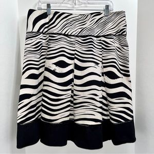 🦓 Worthington box pleat skirt, zebra stripe pattern, zipper on side, lined
